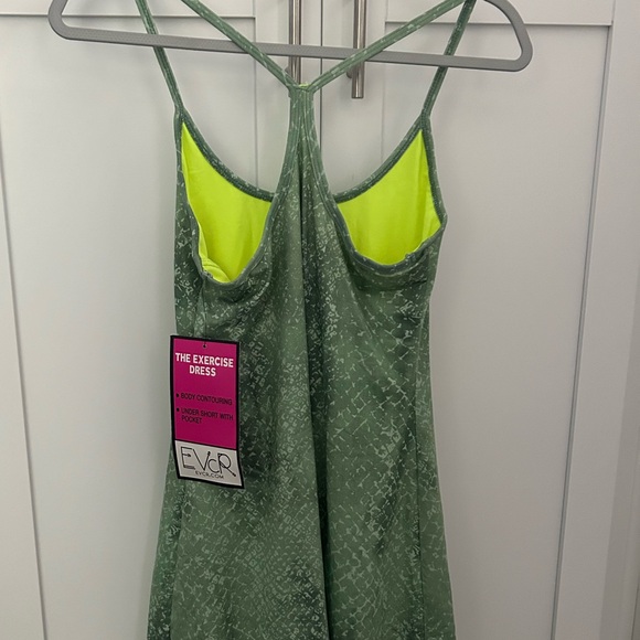 Nwt! Athletic Dress Green snake print Small
Brand Evcr - Picture 3 of 3